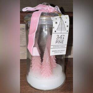 Cute 🥰 Sparkling Frost scent and containing pink Christmas tree-shaped candles